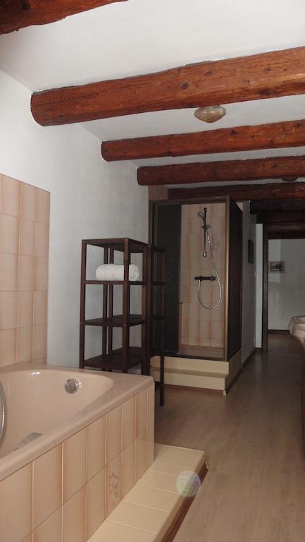 Gite D'Audrey Et Jean Uttenheim Bilik gambar